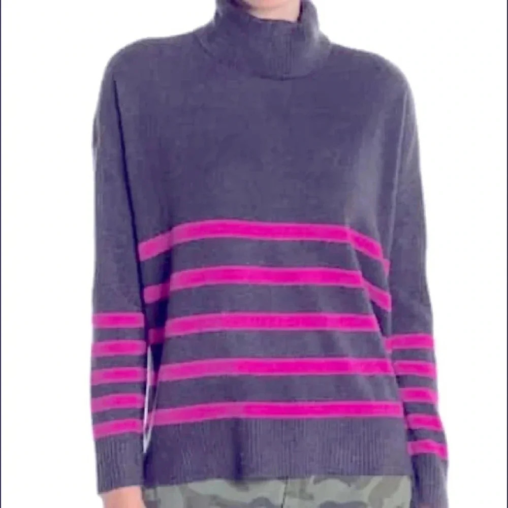 Vince Camuto NWT Gray & Neon Pink Striped Fuzzy Turtleneck Sweater M
